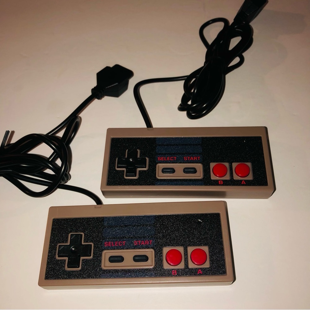 Vintage 1985 Nintendo NES System Controller & 2 Compatible Gaming  Controllers - Picture 4 of 6